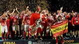 A equipa amadora de Castela e Leão celebra o triunfo na Taça das Regiões de 2009