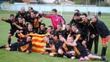 Сборная Каталонии празднует выход в финальную стадию