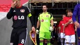 Ten-man United edge Leverkusen in thriller
