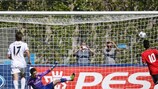 Рошинья забил четвертый мяч "Бенфики" с пенальти