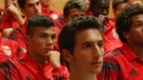 O plantel do Benfica na UEFA Youth League assiste a uma apresentação sobre prevenção de viciação de resultados
