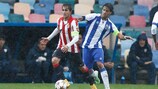 The captains of Athletic and Porto, Jurgi and Sérgio Ribeiro, vie for possession