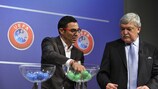 O treinador do Ankara, Mustafa Özer e Sándor Csányi conduziram o sorteio da fase de qualificação da Taça das Regiões da UEFA de 2017