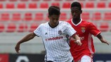Beşiktaş midfielder Yusuf Abay with Benfica's Diogo Mendes during their Group B match