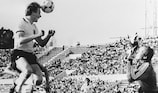Karl-Heinz Rummenigge marca de cabeça o golo da vitória alemã
