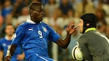 Mario Balotelli eventually got the better of Petr Čech in Turin