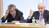 El Secretario General de la UEFA, Gianni Infantino, hablando en el Comité Ejecutivo de la UEFA en Nyon