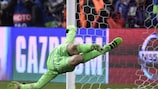 PSV-Keeper Jeroen Zoet kassiert den entscheidenden Elfmeter von Atlético