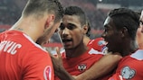 Austria celebra el gol de la victoria de Rubin Okotie dentro del Grupo G contra Montenegro