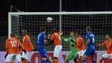 Islands Gylfi Sigurdsson trifft in der Qualifikation zur UEFA EURO 2016 gegen die Niederlande