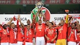 Il Benfica festeggia il trionfo in Supercoppa