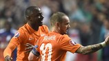 Wesley Sneijder festeja o golo do empate da Holanda frente à Turquia, apontado já nos descontos