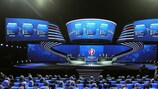 Une vue générale de la scène du tirage au sort des qualifications de l'UEFA EURO 2016