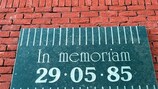 La targa che campeggia fuori dallo Stadio Re Baldovino - un tempo Heysel - per commemorare la tragedia