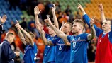 Los jugadores de Islandia celebran su victoria ante Holanda en Ámsterdam