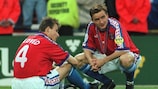 Las estrellas checas: Pavel Nedvěd y Vladimír Šmicer después de que Bierhoff le diera el título a Alemania