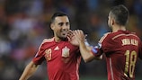 Santi Cazorla e Jordi Alba festejam um golo da Espanha