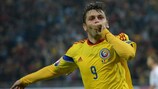 Раул Русеску празднует первый гол сборной Румынии в отборе ЕВРО-2016 - в ворота Венгрии