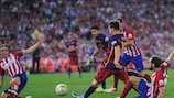 Lionel Messi takes aim against Atlético Madrid earlier this season