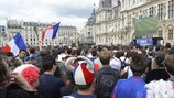 Fußballfans bei Public Viewing in Paris (2014)