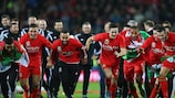 Los jugadores de Gales celebran el pase a la fase final