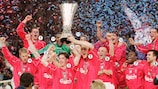 Fermo immagine: il Liverpool vince la Coppa UEFA del 2001