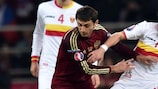 Alan Dzagoev in azione contro il Montenegro