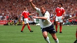Alan Shearer celebra su gol ante Suiza en la EURO 96