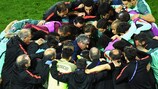 O seleccionador Fernando Santos dá instruções durante o prolongamento