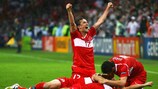 Les joueurs turcs fêtent le but de la victoire contre la République tchèque en 2008