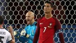 Robert Almer gioisce mentre Ronaldo si dispera dopo lo 0-0 al Parc des Princes