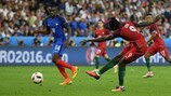 Португалец Эдер забивает победный мяч в финале ЕВРО-2016