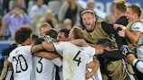 Сборная Германии празднует победу над Италией в четвертьфинале
