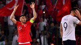 Burak Yılmaz feiert den zweiten türkischen Treffer