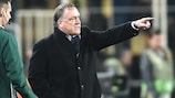 Dick Advocaat remains in charge of Fenerbahçe