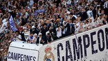 Les joueurs du Real déambulent dans Madrid avec le trophée de l'UEFA Champions League
