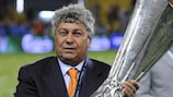 Mircea Lucescu proudly shows off the trophy