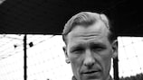 Il portiere del Manchester City Bernd 'Bert' Trautmann, in una foto del 1955