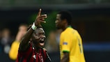 Sulley Muntari celebra el segundo gol del Milan