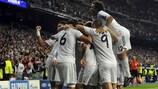 Colegas do Real Madrid saúdam Cristiano Ronaldo após golo inaugural