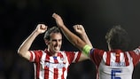 Diego Godín e Tiago festejam a vitória do Atlético na segunda mão
