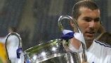 Deslumbre-se com o golo maravilhoso de Zidane