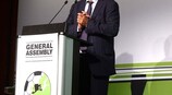 El Presidente de la UEFA, Michel Platini, en su discurso ante la asamblea general de la ECA en Ginebra