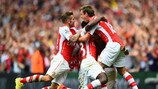 O Arsenal festeja a vantagem no marcador, graças a Alexis Sánchez