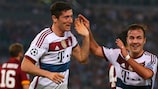 Robert Lewandowski e Mario Götze festejam o terceiro golo do Bayern em Roma
