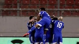 Los jugadores de las Islas Feroe celebran su gol durante el partido de clasificación a la UEFA EURO 2016 ante Grecia