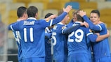 Os jogadores do Dnipro festejam o golo apontado por Roman Zozulya na primeira parte