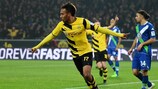 Pierre-Emerick Aubameyang bejubelt sein Tor gegen Wolfsburg eher old school