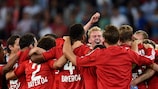Los jugadores del Leverkusen celebran la clasificación
