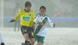 João Moutinho (FC Porto) tente d'échapper à Christopher Trimmel (SK Rapid Wien)
